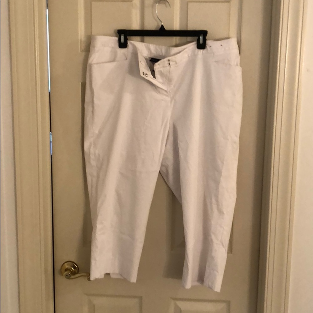 White capris size 22